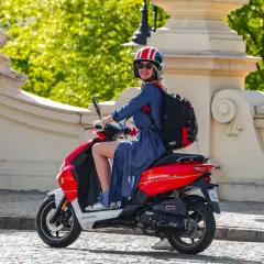 Czy skuter to motorower? Poznaj definicję prawną i wymagane uprawnienia