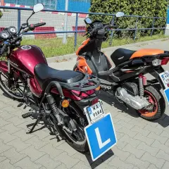 Ile kosztuje kurs na motorower w 2025: Kompleksowe koszty i opłaty