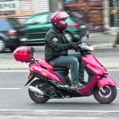 Czy karta rowerowa uprawnia do jazdy motorowerem: Poznaj fakty i wymogi