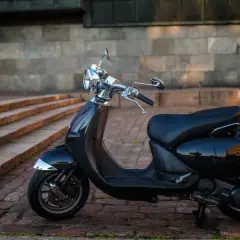 Czy na motorower trzeba mieć prawo jazdy? Poznaj aktualne przepisy i wymogi