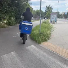 Czy motorowerem można jeździć po ścieżce rowerowej - poznaj przepisy i kary