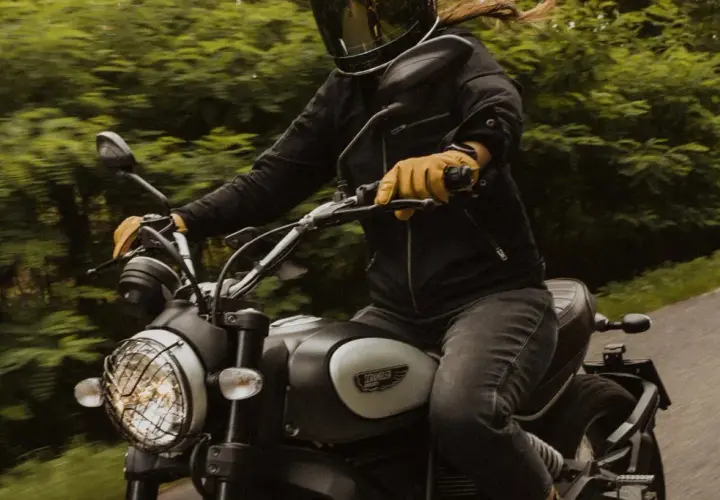 Naucz się jak szybko i łatwo zmieniać biegi w motorowerze - krok po kroku