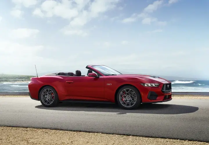 Mustang z automatem czy manualem - co wybrać i na co uważać w 2025?