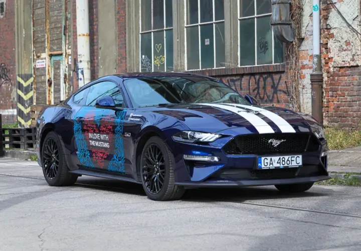 Ford Mustang GT - poznaj moc silnika i osiągi króla sportowych aut