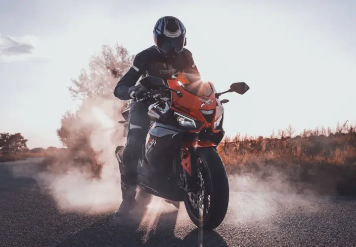 Ile faktycznie pali motorower? Prawdziwe spalanie różnych modeli