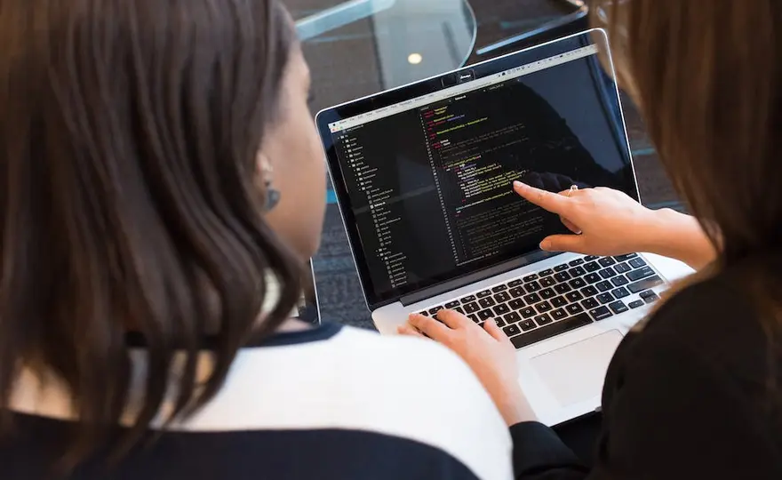 Najpopularniejsze systemy kontroli wersji dla programistów w 2023 roku