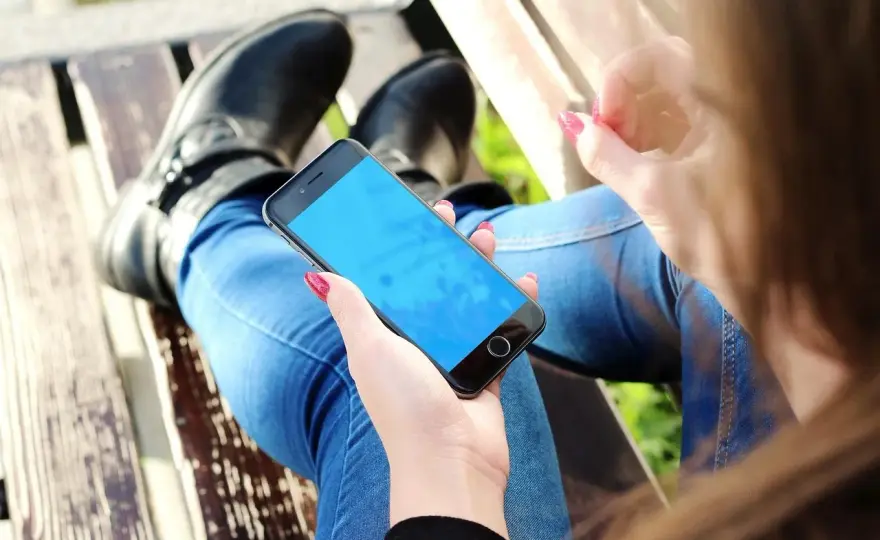 Podsłuch w telefonie, czyli bezpieczeństwo i kontrola rodzicielska w jednym
